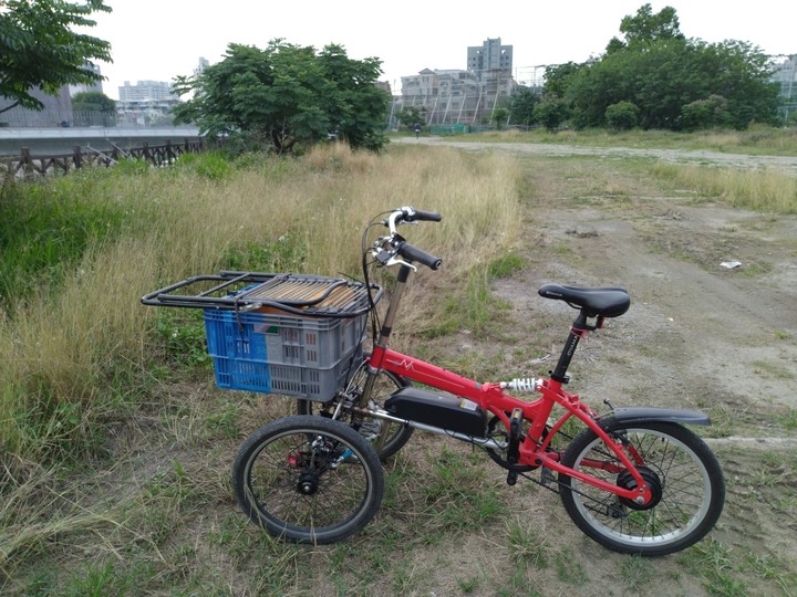 騎電輔腳踏車四界辶日辶月