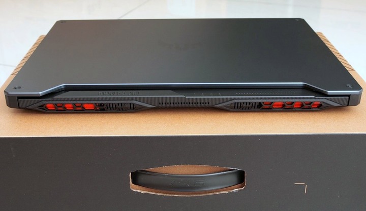 新一代香香機 ASUS TUF GAMING A15 FA506 開箱