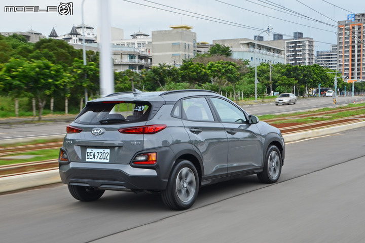 Hyundai Kona Hybrid 試駕,油電休旅新勢力!