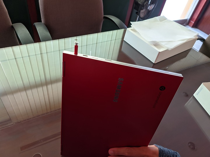 [開箱]三星Galaxy ChromeBook精美紅色機