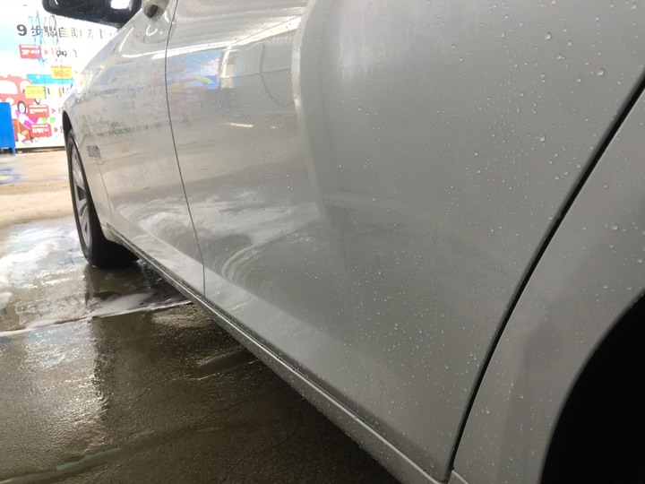 ［BMW 7系列］鍍膜分享 5年的白車鍍完還是一樣亮11