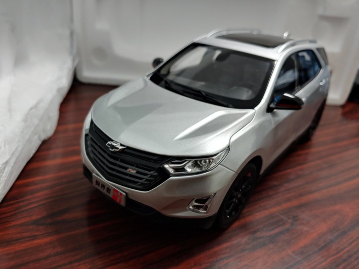 [開箱]1/18 CHEVROLET EQUINOX