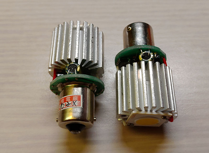 點我看大圖 LED倒車燈泡故障導致車輛半夜拋錨