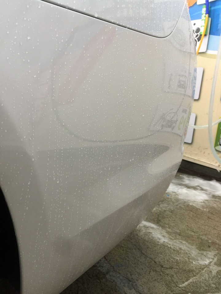 ［BMW 7系列］鍍膜分享 5年的白車鍍完還是一樣亮11