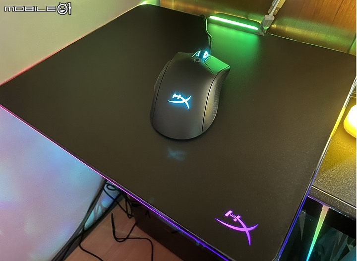 點我看大圖 多按鈕輕量經典手感 HyperX Pulsefire Raid 新鼠 FURY Ultra RGB 鼠墊開箱