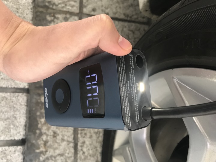 [開箱] 快譯通_abee電動打氣機