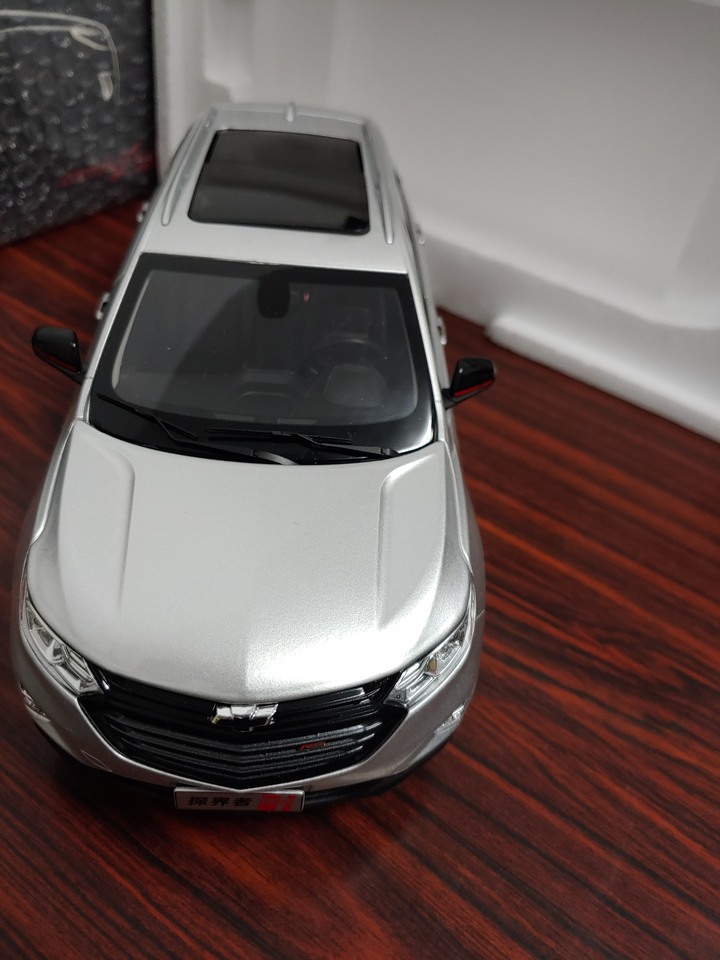 [開箱]1/18 CHEVROLET EQUINOX