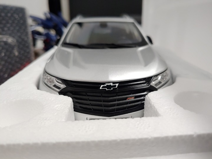 [開箱]1/18 CHEVROLET EQUINOX
