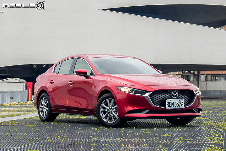 Focus x Elantra x Mazda 3 x Altis 集體評比 80萬內四門房車怎麼買？