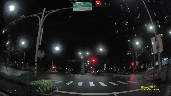 點我看大圖 Mio 798 是近年用過畫質最差的行車記錄器!!!(內有Mio 798 vs Vico opia I測試)