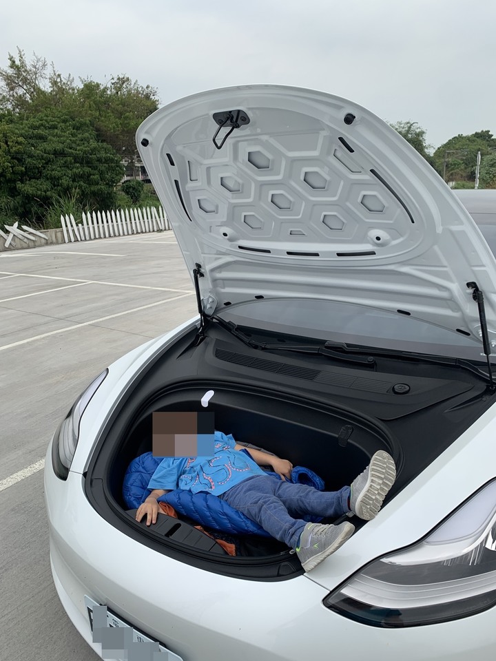 [開箱] 從Mazda 3到Model 3 5000公里用車心得分享