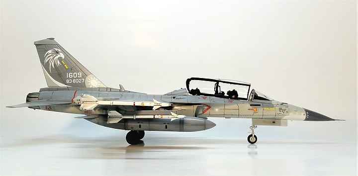 點我看大圖 FREEDOM 1/48 F-CK-1D 經國號戰機