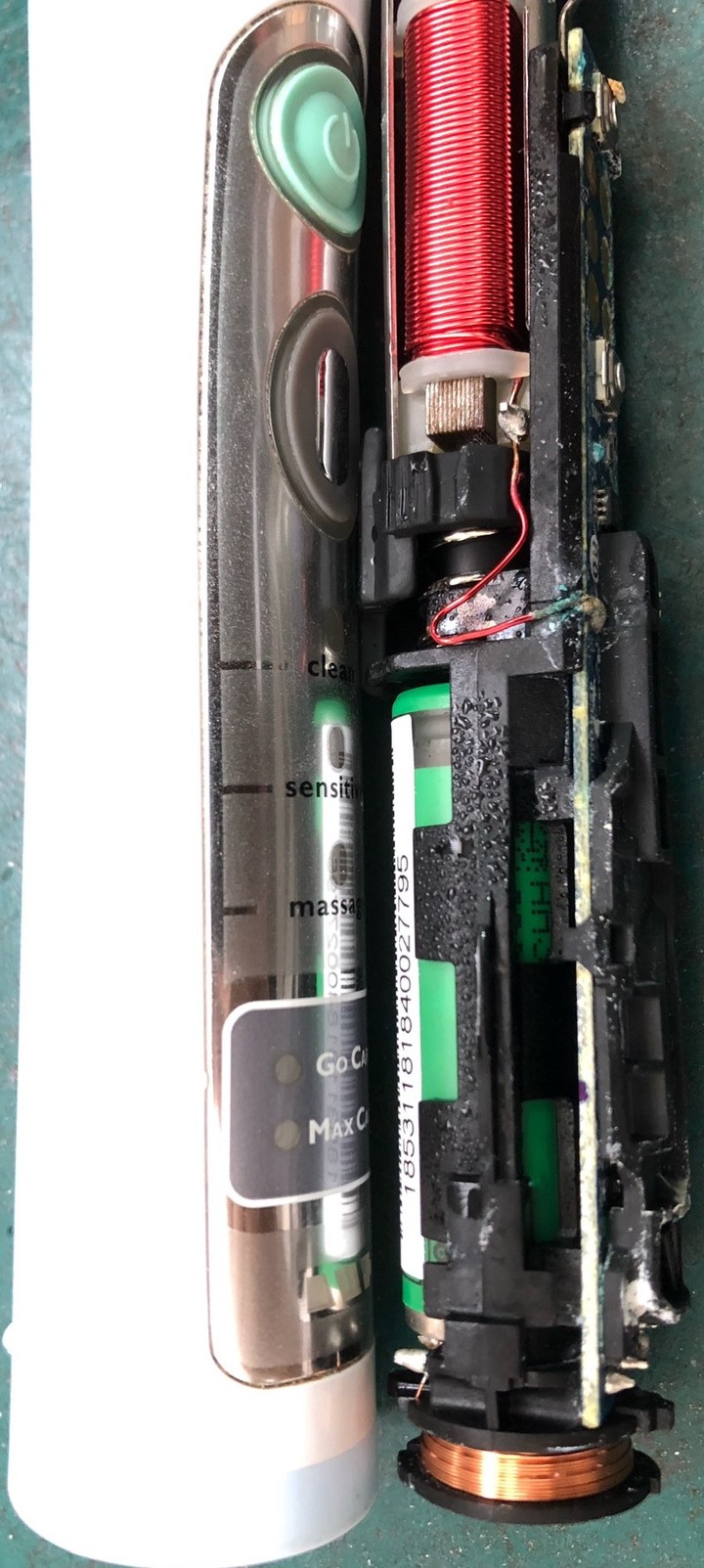 [更新] 飛利浦電動牙刷 HX6930 半年就壞了 (看起來還有2格電，電池沒壞)