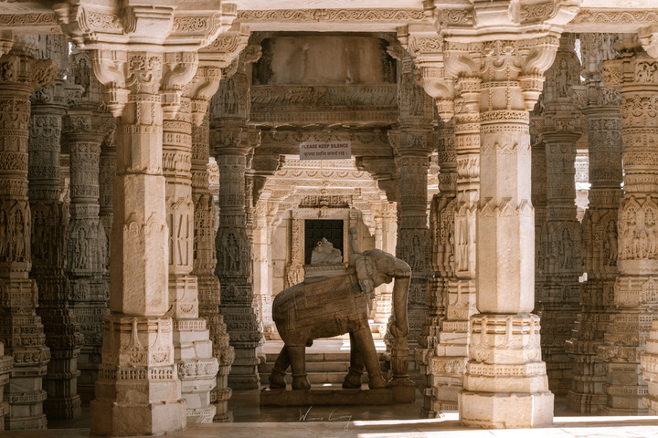 印度烏代浦 湖光山色裡的優美白城