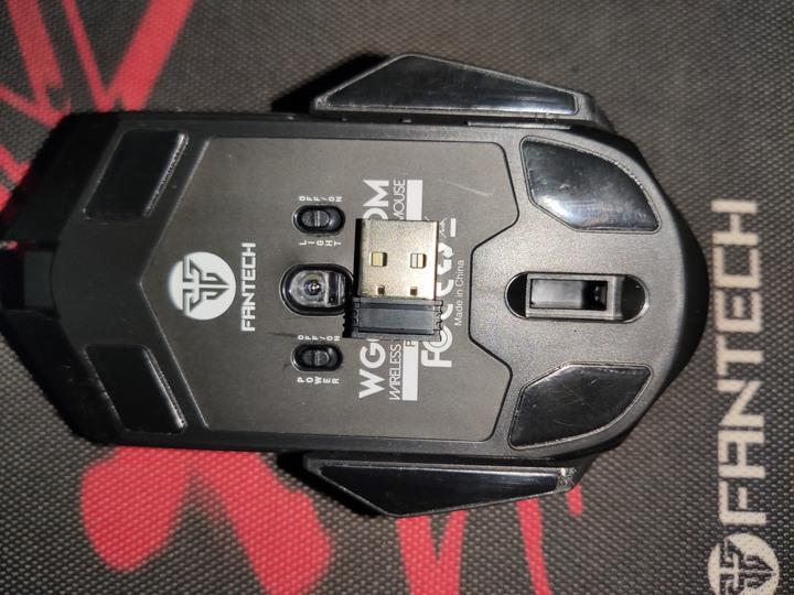 FANTECH WGC1 循環RGB燈效無線滑鼠 || 2.4G可充電的平價無線滑鼠