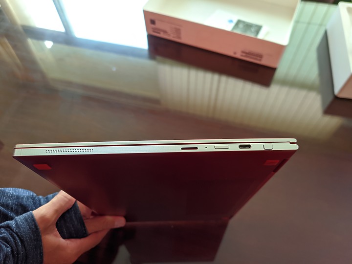 [開箱]三星Galaxy ChromeBook精美紅色機