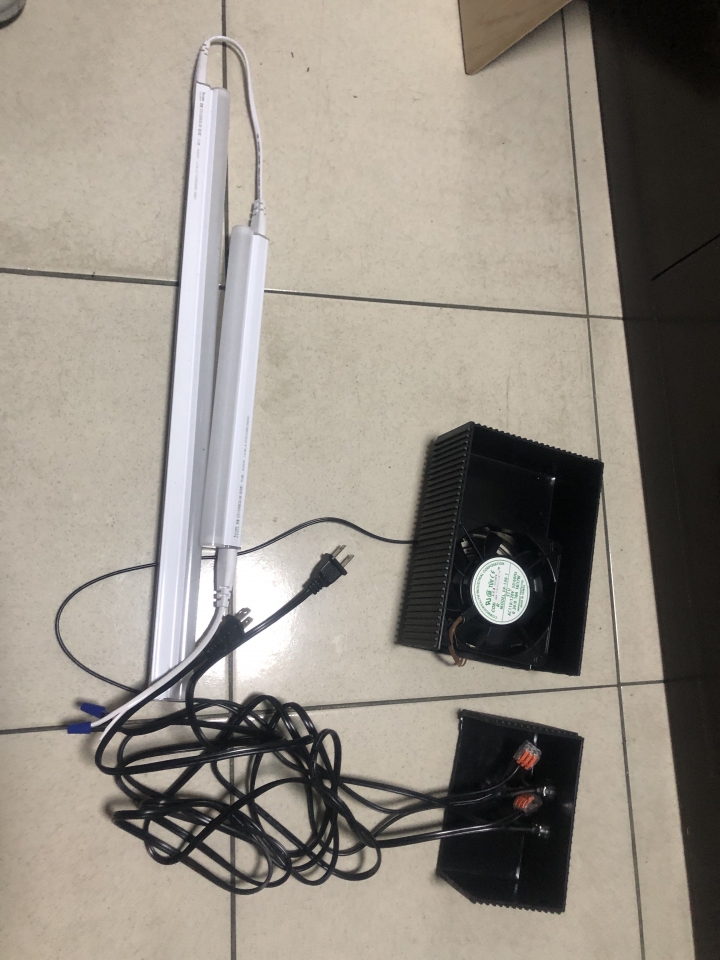 自己的工作區自己做(噴漆箱兼工作檯)