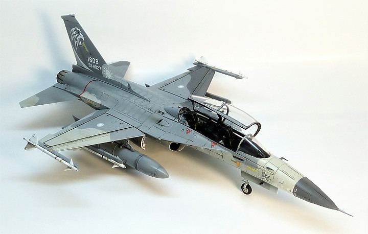 點我看大圖 FREEDOM 1/48 F-CK-1D 經國號戰機
