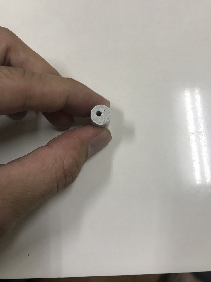 詭異的塑膠圓柱