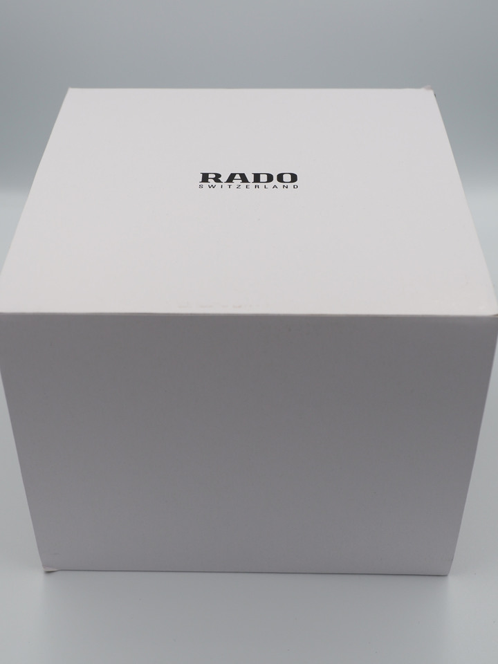 一窺極簡美學的 Rado True Secret 機械腕錶(開箱)