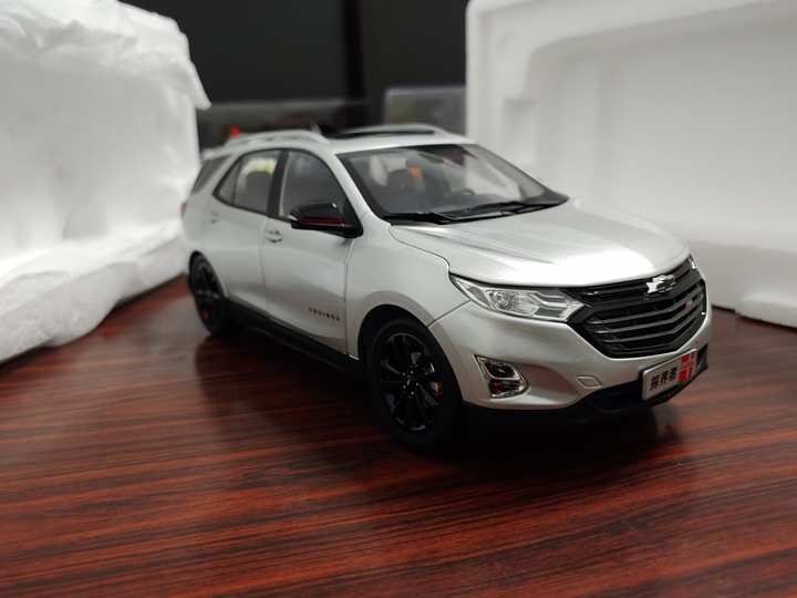[開箱]1/18 CHEVROLET EQUINOX