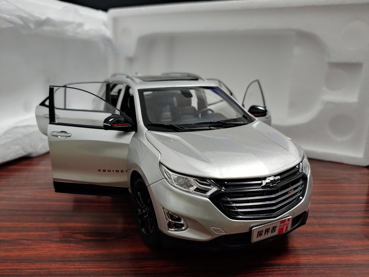 [開箱]1/18 CHEVROLET EQUINOX