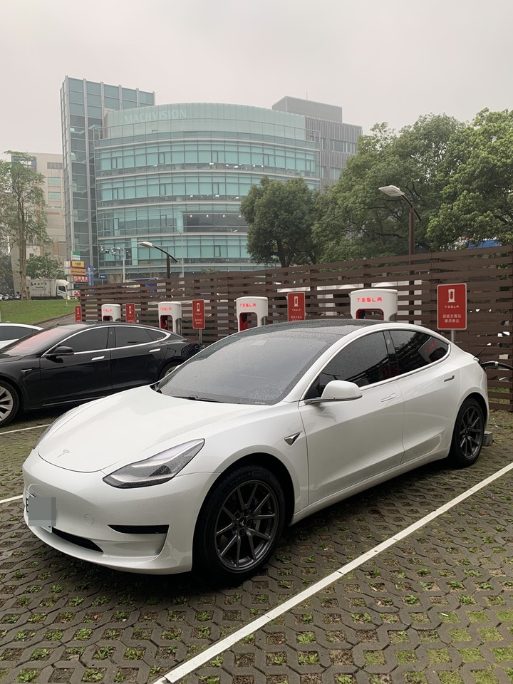 [開箱] 從Mazda 3到Model 3 5000公里用車心得分享