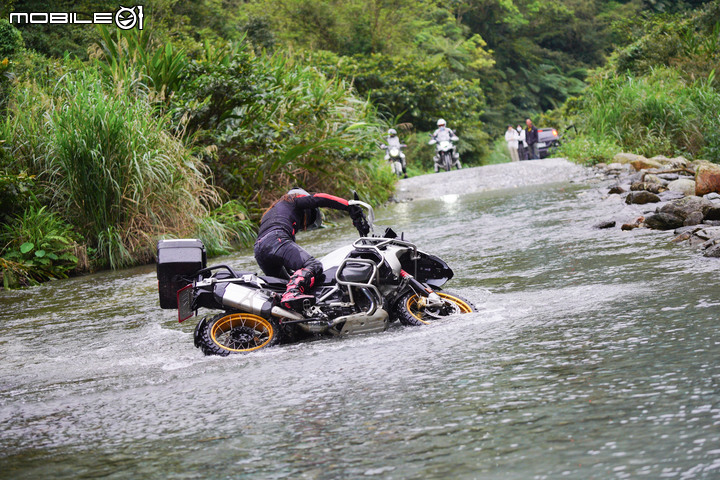 多功能車 off road 原來這麼好玩！BMW Motorrad GS 宜蘭林道之旅