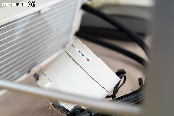點我看大圖 阻斷夏日炎熱的白色沁涼 DeepCool Gamer Storm Castle 240EX White