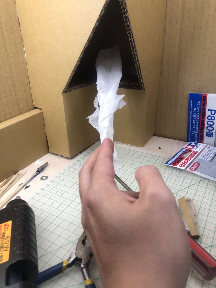 自己的工作區自己做(噴漆箱兼工作檯)