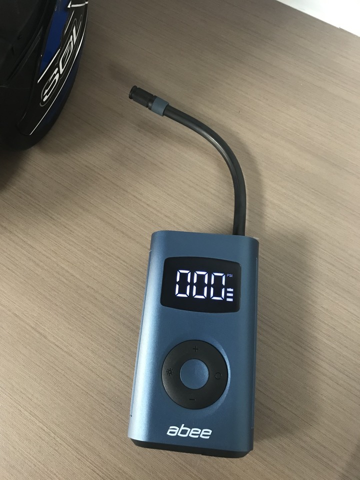 [開箱] 快譯通abee電動打氣機