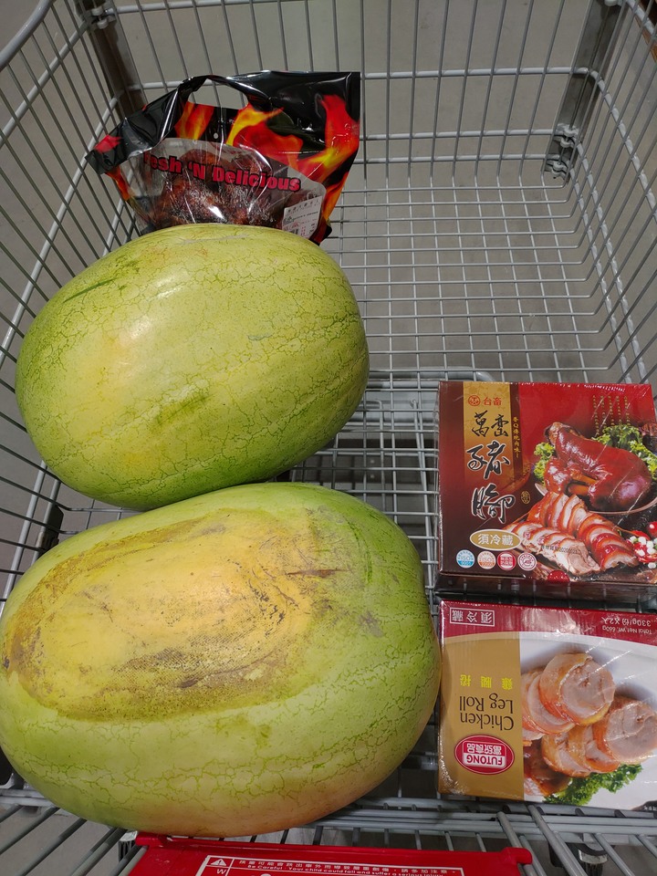 大西瓜太便宜了，一次買二大顆