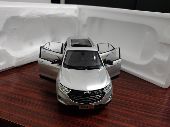 [開箱]1/18 CHEVROLET EQUINOX
