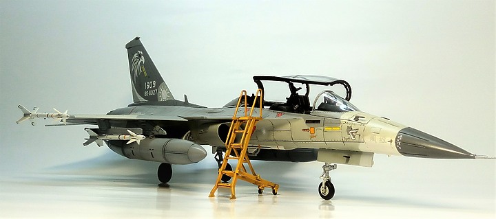 點我看大圖 FREEDOM 1/48 F-CK-1D 經國號戰機