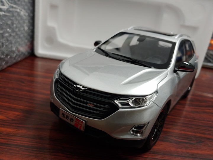 [開箱]1/18 CHEVROLET EQUINOX