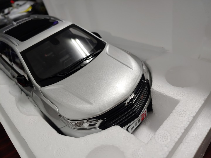 [開箱]1/18 CHEVROLET EQUINOX