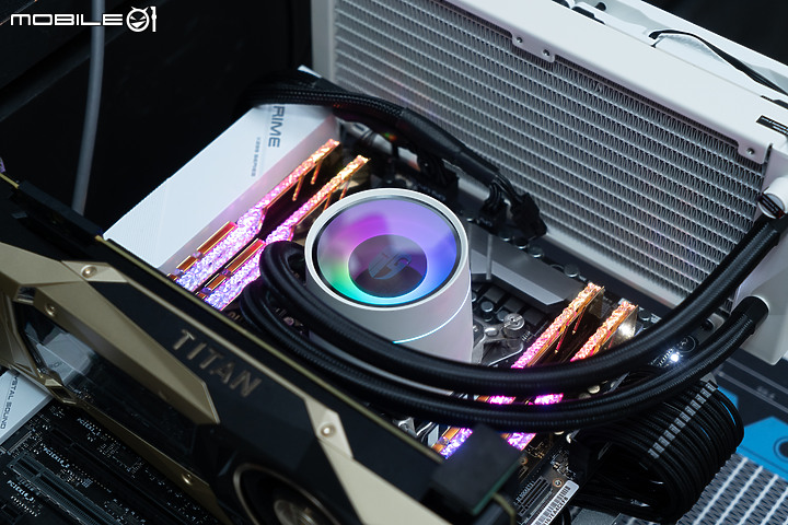 點我看大圖 阻斷夏日炎熱的白色沁涼 DeepCool Gamer Storm Castle 240EX White