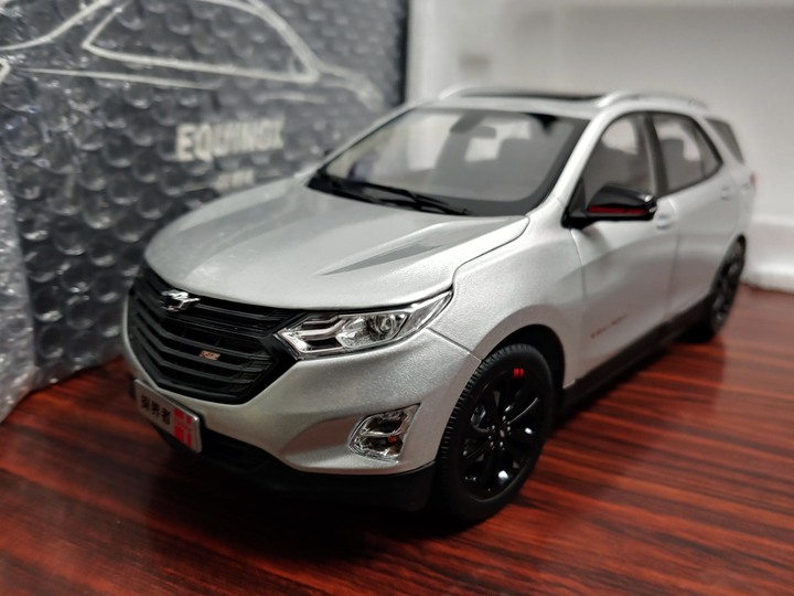 [開箱]1/18 CHEVROLET EQUINOX