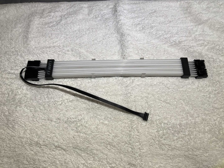 Lian Li Strimer Plus ARGB 變幻耀眼光彩 打造華麗燈效