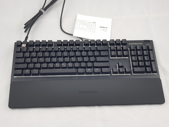 「小亞開箱」 steelseries APEX 3 薄膜式鍵盤 防水靜音，低調秀一波