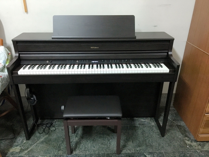 鴻韻樂器【Roland數位鋼琴HP704】
