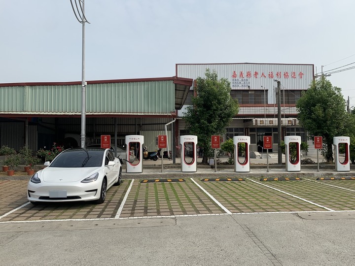 [開箱] 從Mazda 3到Model 3 5000公里用車心得分享