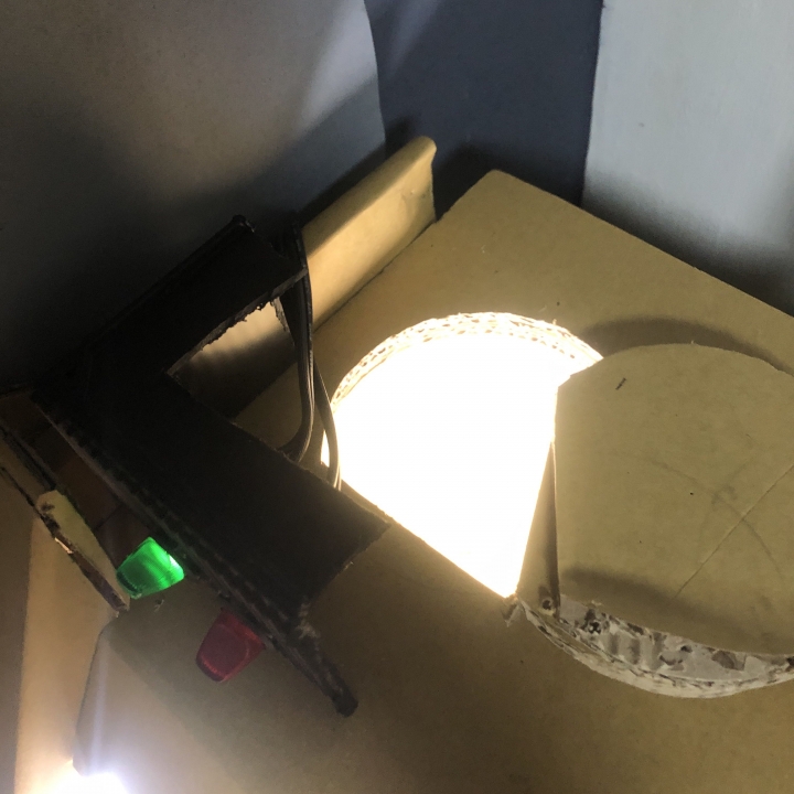 自己的工作區自己做(噴漆箱兼工作檯)