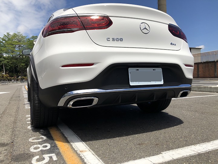 開箱 - GLC 300 COUPE 2020 白