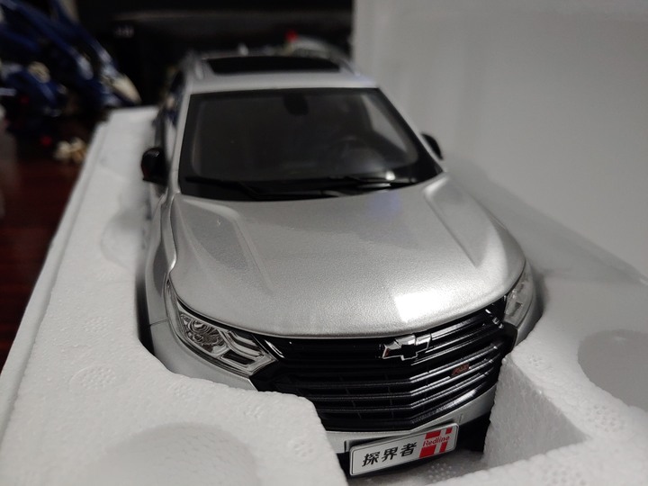 [開箱]1/18 CHEVROLET EQUINOX