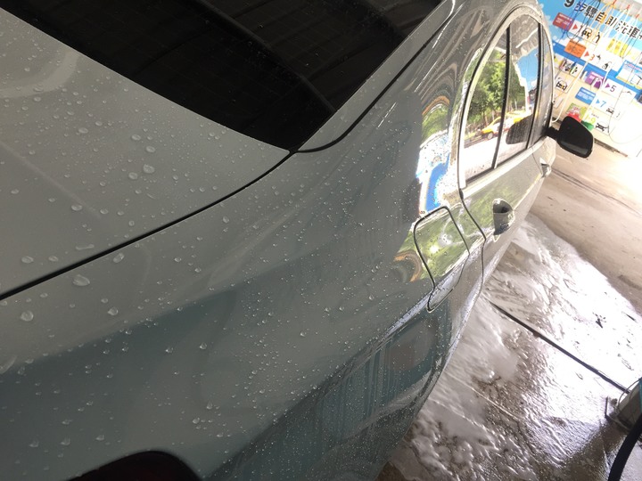 ［BMW 7系列］鍍膜分享 5年的白車鍍完還是一樣亮11