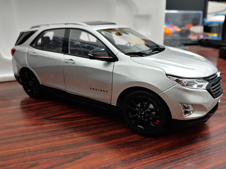 [開箱]1/18 CHEVROLET EQUINOX