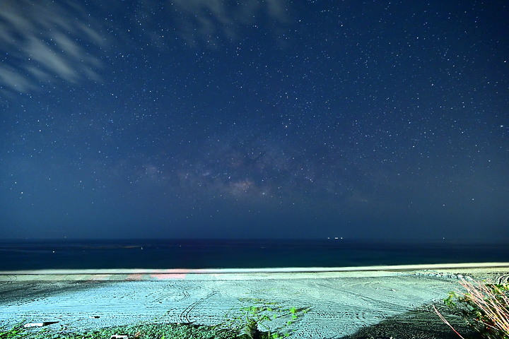 2020年5月14日晚上9:28在金崙大橋前海邊紀錄銀河季開始了，每天將提早約4分鐘出現。