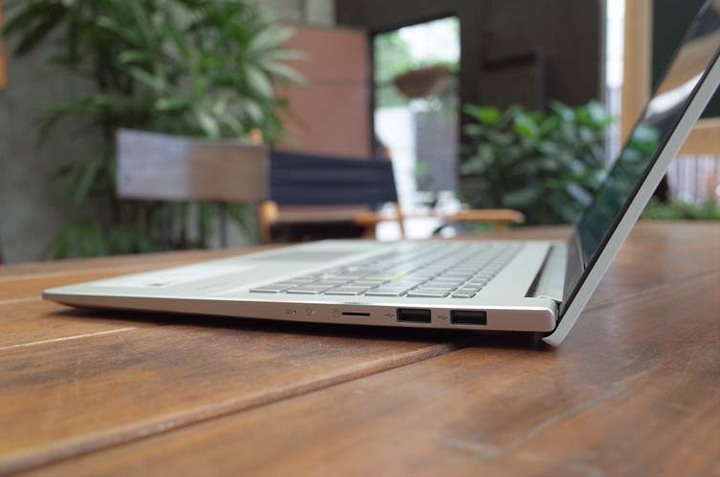 ASUS VivoBook S533 15.6吋 幻彩白,白色控必敗款開箱分享!