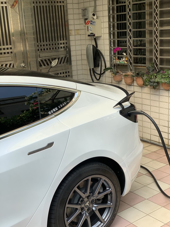 [開箱] 從Mazda 3到Model 3 5000公里用車心得分享